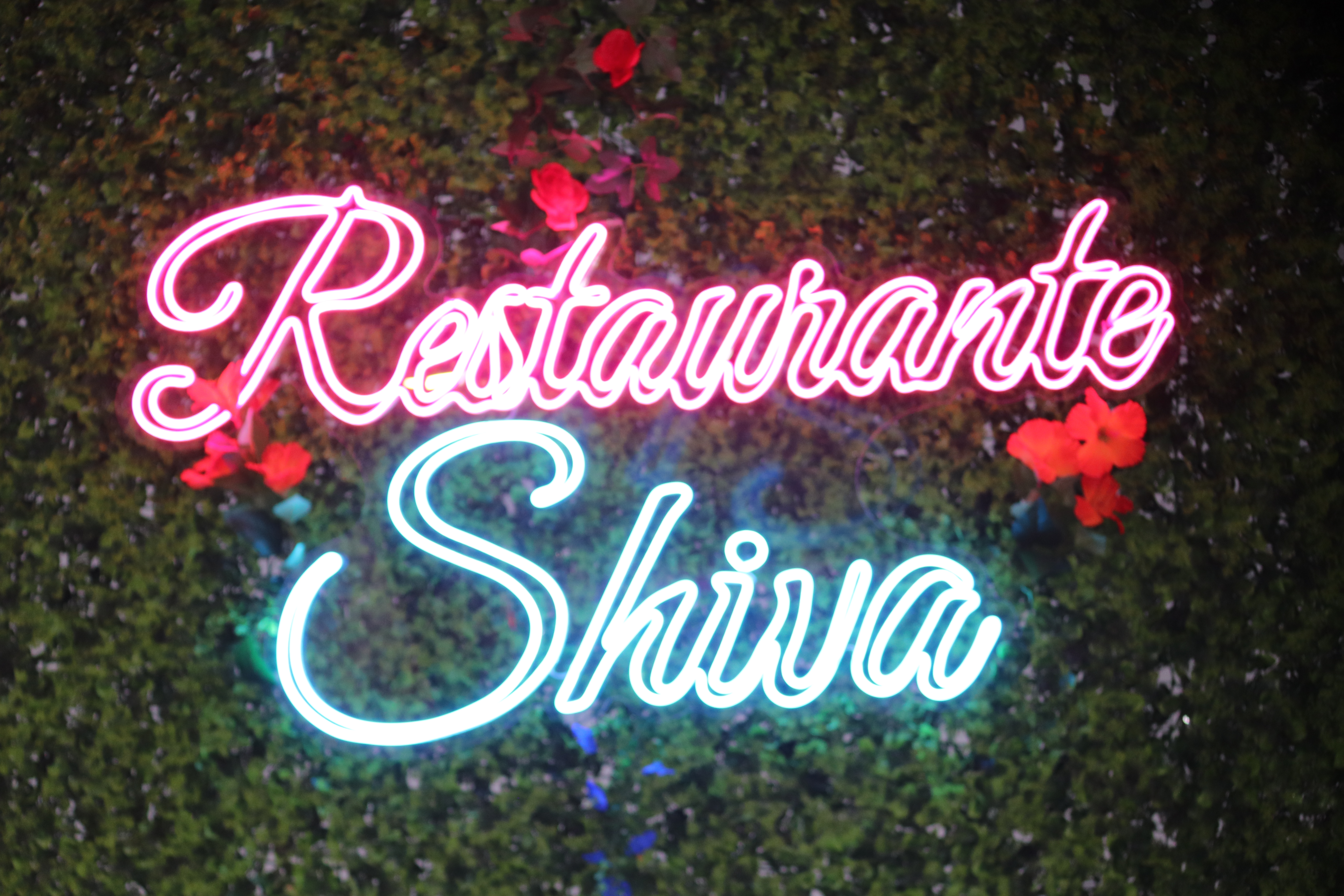 Letrero luminoso de Restaurante Shiva